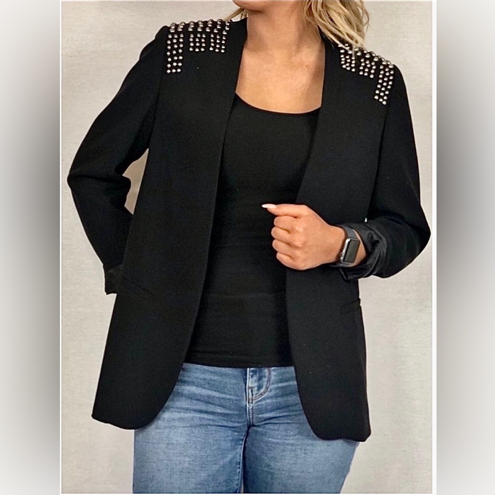 H&M 🖤Studded Blazer